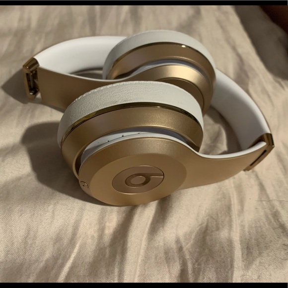Beats solo wireless headphones - Picture 2 of 3